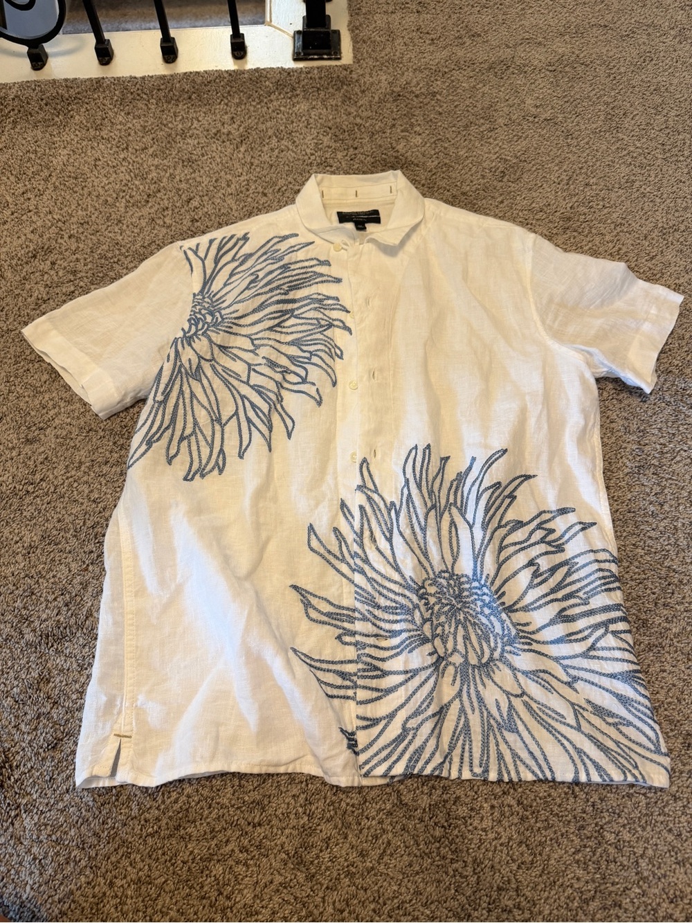 Banana Republic White Short-Sleeve Linen Shirt with Blue Floral Embroidery